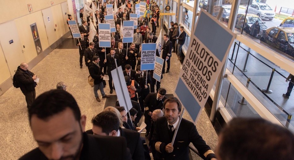 Trabajo dictó la Conciliación Obligatoria a los Controladores Aéreos pero pilotos amenaza otro paro